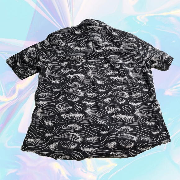 American Eagle Seriously Soft 100% Cotton graphic black and white button down M - Picture 2 of 6